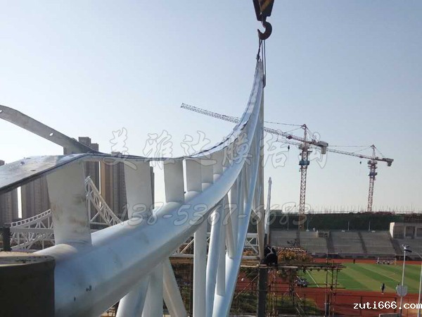 江苏某中学门球场膜结构罩棚