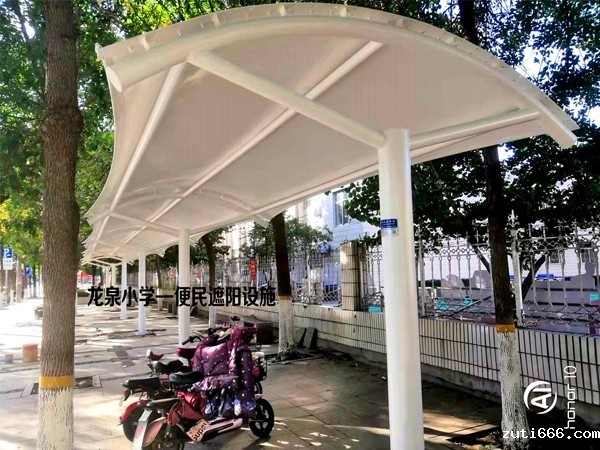 景观膜结构：临朐龙泉小学便民遮阳膜结构