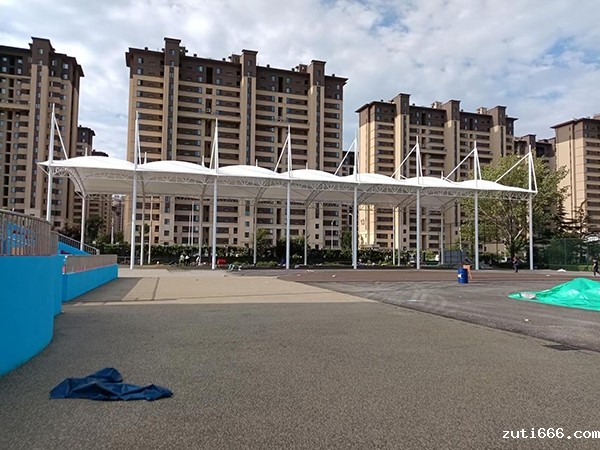 鲁能小学风雨棚